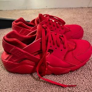 womens red nike air huarache size 6